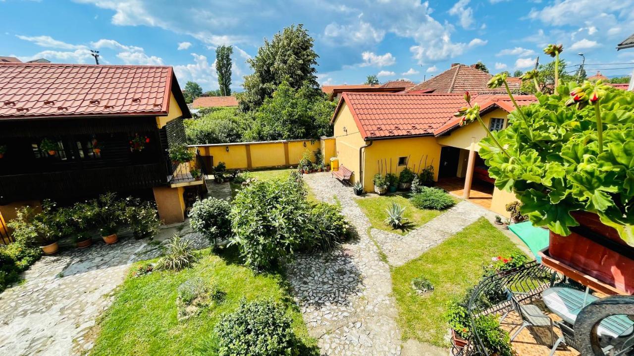 Leto House Lägenhet Târgu Jiu Exteriör bild