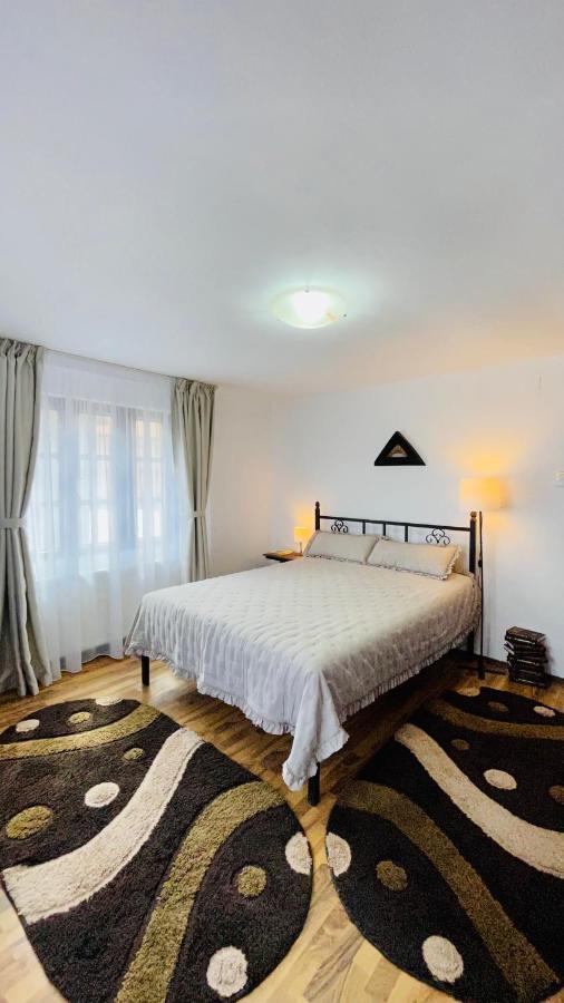 Leto House Lägenhet Târgu Jiu Exteriör bild