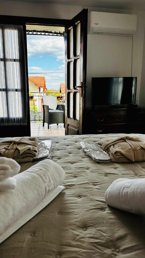 Leto House Lägenhet Târgu Jiu Exteriör bild